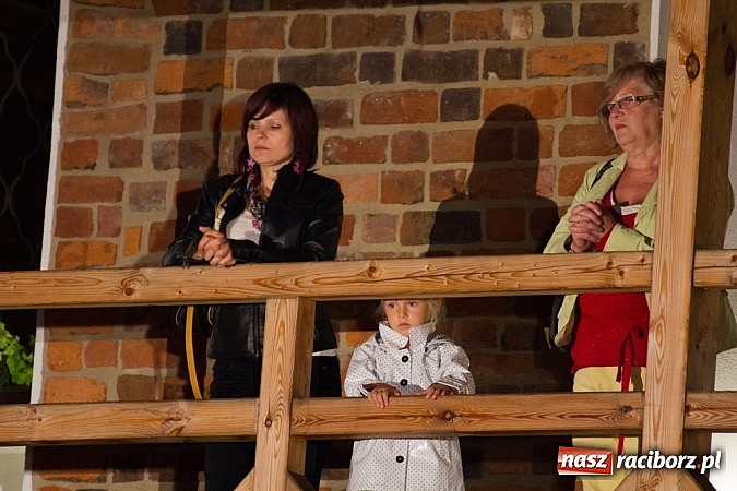 Zdjęcie w galerii na portalu naszraciborz.pl: Spora dawka tańca na powitanie wakacji wiadomości z regionu