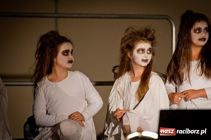 Zdjęcie w galerii na portalu naszraciborz.pl: Spora dawka tańca na powitanie wakacji wiadomości z regionu