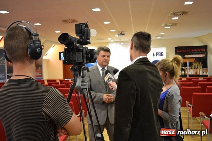 Zdjęcie w galerii na portalu naszraciborz.pl: PBG przybliża w Raciborzu klimat Euro 2012 wiadomości z regionu