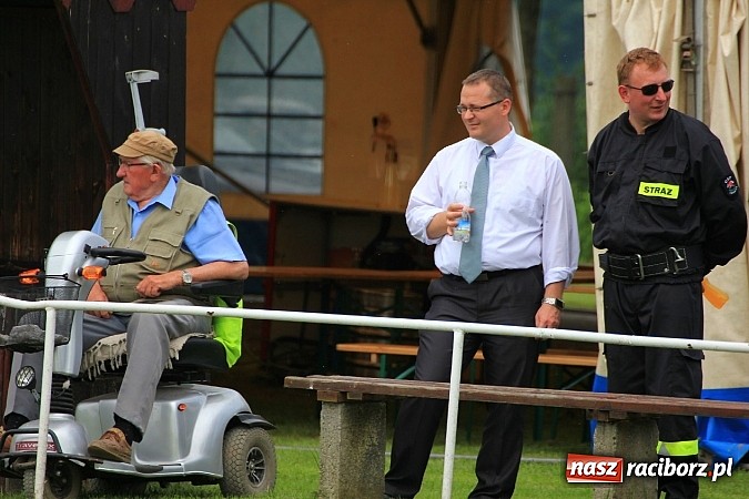 Zdjęcie w galerii na portalu naszraciborz.pl: Strażacy z Samborowic najlepsi w gminie. Znakomity czas bojówki wiadomości z regionu