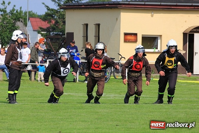 Zdjęcie w galerii na portalu naszraciborz.pl: Strażacy z Samborowic najlepsi w gminie. Znakomity czas bojówki wiadomości z regionu