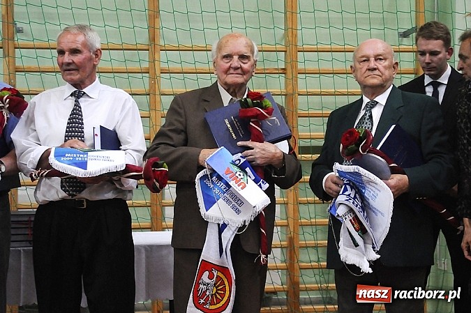 Zdjęcie w galerii na portalu naszraciborz.pl: Unici wspominali awans do I ligi wiadomości z regionu