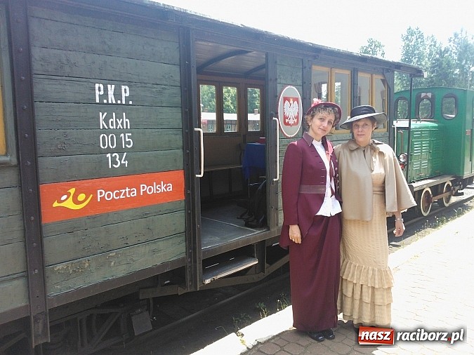 Zdjęcie w galerii na portalu naszraciborz.pl: Lokomotywy z Rud na okazjonalnej pocztówce wiadomości z regionu