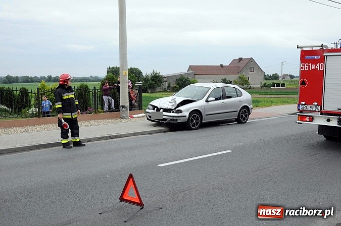 Zdjęcie w galerii na portalu naszraciborz.pl: Na Hulczyńskiej seat wjechał w peugeota wiadomości z regionu
