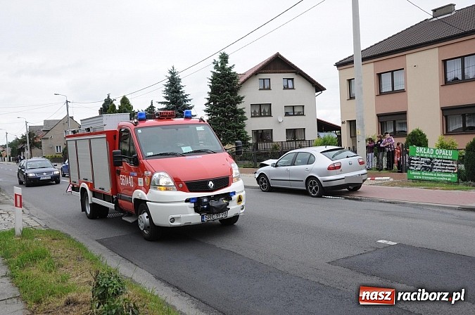 Zdjęcie w galerii na portalu naszraciborz.pl: Na Hulczyńskiej seat wjechał w peugeota wiadomości z regionu