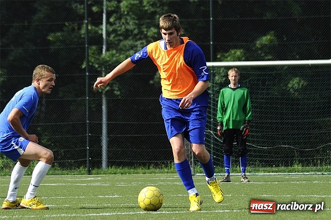 Zdjęcie w galerii na portalu naszraciborz.pl: Ruszyła Liga Orlik 2013. Feniks liderem wiadomości z regionu