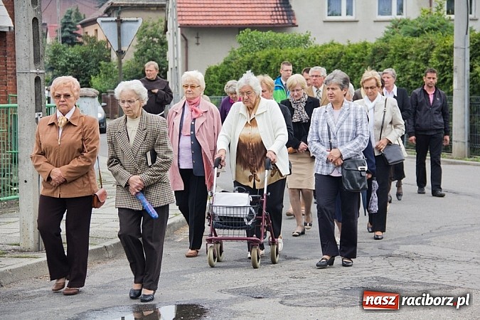 Zdjęcie w galerii na portalu naszraciborz.pl: Na Płoni odsłonięto pomnik poświęcony wszystkim ofiarom wojen i przemocy wiadomości z regionu