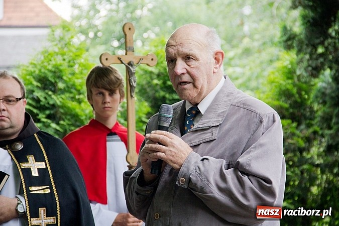 Zdjęcie w galerii na portalu naszraciborz.pl: Na Płoni odsłonięto pomnik poświęcony wszystkim ofiarom wojen i przemocy wiadomości z regionu