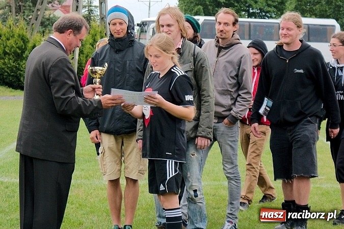 Zdjęcie w galerii na portalu naszraciborz.pl: Puchar Wójta: Samborowice zrobiły miazgę z Pietrowic. Trofeum w rękach Pawłowa wiadomości z regionu