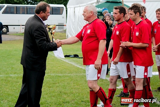 Zdjęcie w galerii na portalu naszraciborz.pl: Puchar Wójta: Samborowice zrobiły miazgę z Pietrowic. Trofeum w rękach Pawłowa wiadomości z regionu