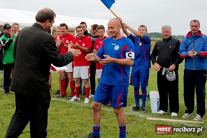 Zdjęcie w galerii na portalu naszraciborz.pl: Puchar Wójta: Samborowice zrobiły miazgę z Pietrowic. Trofeum w rękach Pawłowa wiadomości z regionu