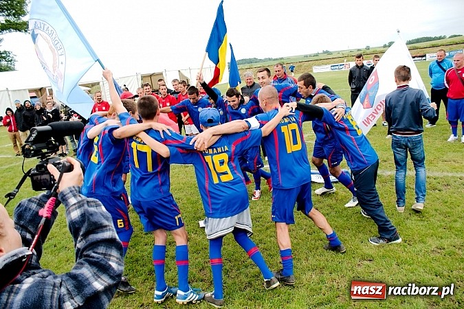 Zdjęcie w galerii na portalu naszraciborz.pl: Puchar Wójta: Samborowice zrobiły miazgę z Pietrowic. Trofeum w rękach Pawłowa wiadomości z regionu