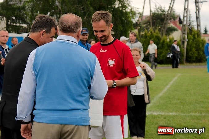 Zdjęcie w galerii na portalu naszraciborz.pl: Puchar Wójta: Samborowice zrobiły miazgę z Pietrowic. Trofeum w rękach Pawłowa wiadomości z regionu