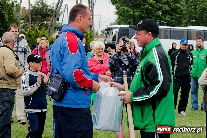 Zdjęcie w galerii na portalu naszraciborz.pl: Puchar Wójta: Samborowice zrobiły miazgę z Pietrowic. Trofeum w rękach Pawłowa wiadomości z regionu