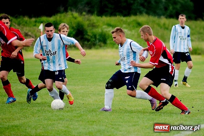 Zdjęcie w galerii na portalu naszraciborz.pl: Puchar Wójta: Samborowice zrobiły miazgę z Pietrowic. Trofeum w rękach Pawłowa wiadomości z regionu