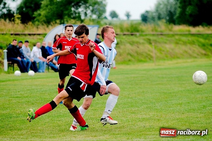 Zdjęcie w galerii na portalu naszraciborz.pl: Puchar Wójta: Samborowice zrobiły miazgę z Pietrowic. Trofeum w rękach Pawłowa wiadomości z regionu