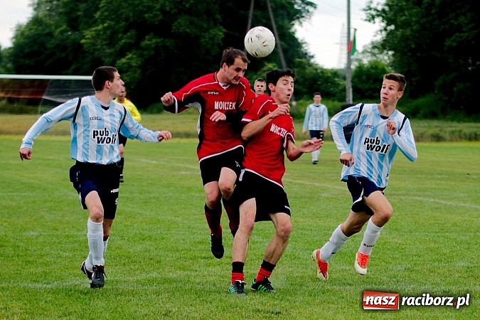 Zdjęcie w galerii na portalu naszraciborz.pl: Puchar Wójta: Samborowice zrobiły miazgę z Pietrowic. Trofeum w rękach Pawłowa wiadomości z regionu