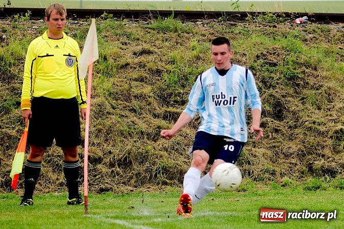 Zdjęcie w galerii na portalu naszraciborz.pl: Puchar Wójta: Samborowice zrobiły miazgę z Pietrowic. Trofeum w rękach Pawłowa wiadomości z regionu