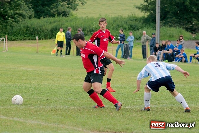 Zdjęcie w galerii na portalu naszraciborz.pl: Puchar Wójta: Samborowice zrobiły miazgę z Pietrowic. Trofeum w rękach Pawłowa wiadomości z regionu