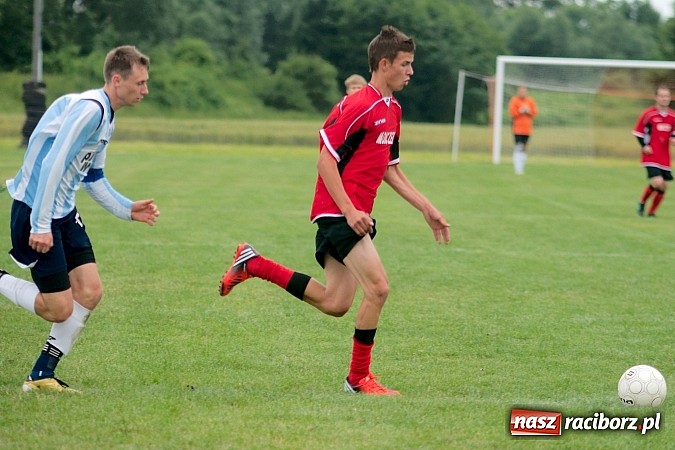 Zdjęcie w galerii na portalu naszraciborz.pl: Puchar Wójta: Samborowice zrobiły miazgę z Pietrowic. Trofeum w rękach Pawłowa wiadomości z regionu