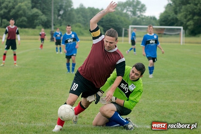 Zdjęcie w galerii na portalu naszraciborz.pl: Puchar Wójta: Samborowice zrobiły miazgę z Pietrowic. Trofeum w rękach Pawłowa wiadomości z regionu