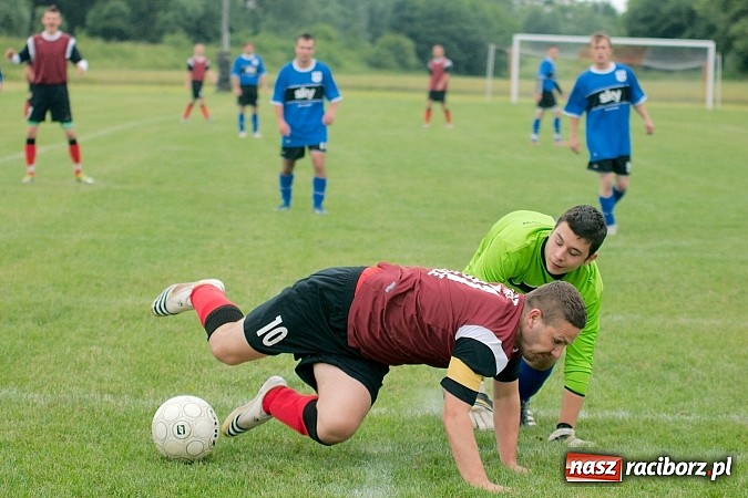 Zdjęcie w galerii na portalu naszraciborz.pl: Puchar Wójta: Samborowice zrobiły miazgę z Pietrowic. Trofeum w rękach Pawłowa wiadomości z regionu