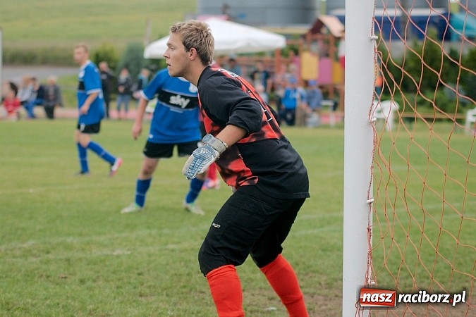 Zdjęcie w galerii na portalu naszraciborz.pl: Puchar Wójta: Samborowice zrobiły miazgę z Pietrowic. Trofeum w rękach Pawłowa wiadomości z regionu