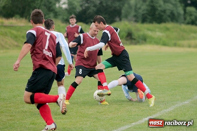 Zdjęcie w galerii na portalu naszraciborz.pl: Puchar Wójta: Samborowice zrobiły miazgę z Pietrowic. Trofeum w rękach Pawłowa wiadomości z regionu