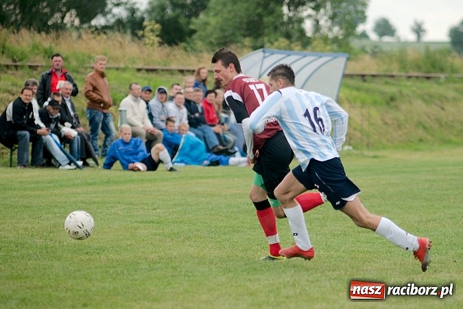 Zdjęcie w galerii na portalu naszraciborz.pl: Puchar Wójta: Samborowice zrobiły miazgę z Pietrowic. Trofeum w rękach Pawłowa wiadomości z regionu
