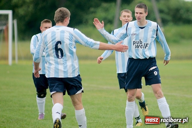 Zdjęcie w galerii na portalu naszraciborz.pl: Puchar Wójta: Samborowice zrobiły miazgę z Pietrowic. Trofeum w rękach Pawłowa wiadomości z regionu