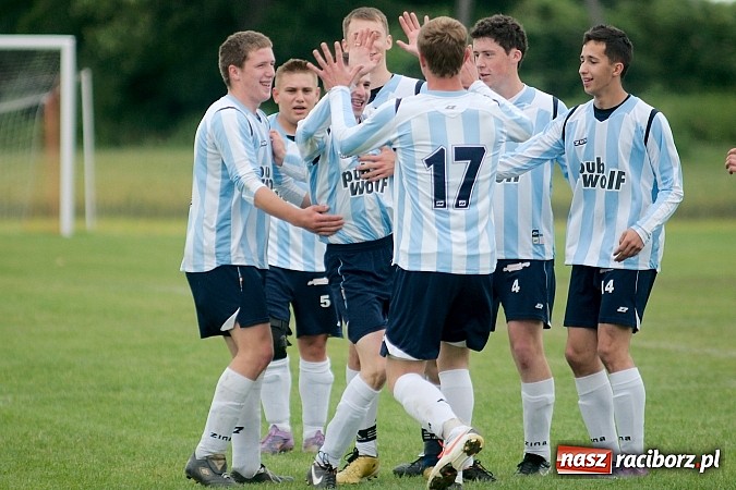 Zdjęcie w galerii na portalu naszraciborz.pl: Puchar Wójta: Samborowice zrobiły miazgę z Pietrowic. Trofeum w rękach Pawłowa wiadomości z regionu