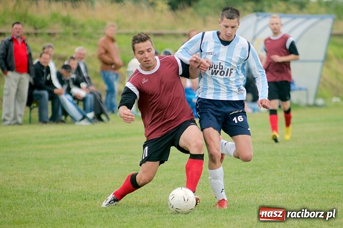 Zdjęcie w galerii na portalu naszraciborz.pl: Puchar Wójta: Samborowice zrobiły miazgę z Pietrowic. Trofeum w rękach Pawłowa wiadomości z regionu
