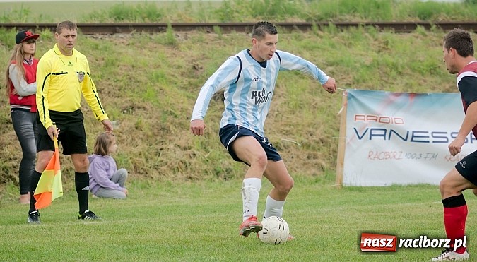 Zdjęcie w galerii na portalu naszraciborz.pl: Puchar Wójta: Samborowice zrobiły miazgę z Pietrowic. Trofeum w rękach Pawłowa wiadomości z regionu