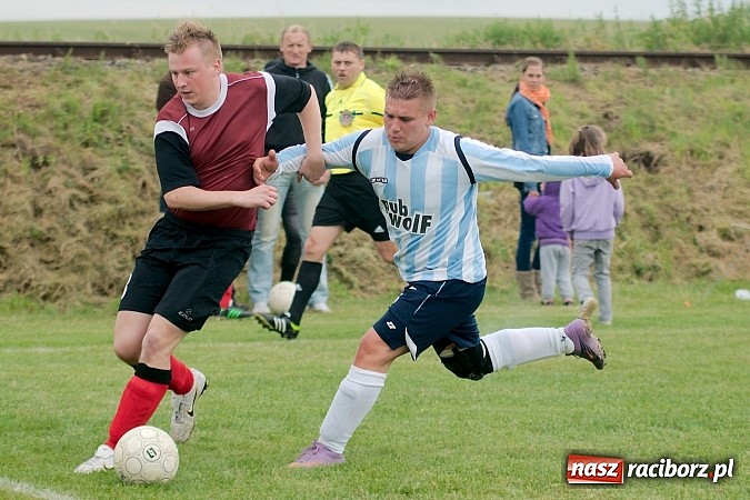 Zdjęcie w galerii na portalu naszraciborz.pl: Puchar Wójta: Samborowice zrobiły miazgę z Pietrowic. Trofeum w rękach Pawłowa wiadomości z regionu