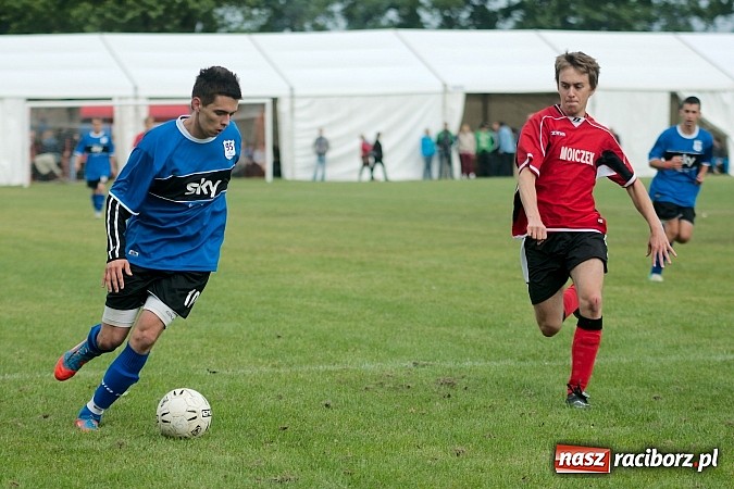 Zdjęcie w galerii na portalu naszraciborz.pl: Puchar Wójta: Samborowice zrobiły miazgę z Pietrowic. Trofeum w rękach Pawłowa wiadomości z regionu