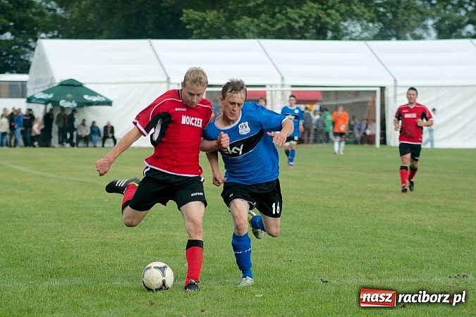 Zdjęcie w galerii na portalu naszraciborz.pl: Puchar Wójta: Samborowice zrobiły miazgę z Pietrowic. Trofeum w rękach Pawłowa wiadomości z regionu