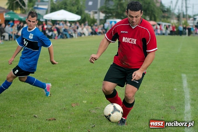 Zdjęcie w galerii na portalu naszraciborz.pl: Puchar Wójta: Samborowice zrobiły miazgę z Pietrowic. Trofeum w rękach Pawłowa wiadomości z regionu