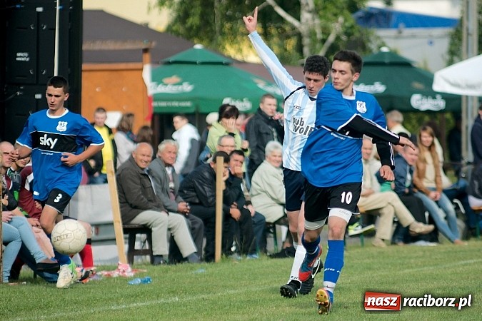 Zdjęcie w galerii na portalu naszraciborz.pl: Puchar Wójta: Samborowice zrobiły miazgę z Pietrowic. Trofeum w rękach Pawłowa wiadomości z regionu