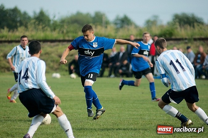 Zdjęcie w galerii na portalu naszraciborz.pl: Puchar Wójta: Samborowice zrobiły miazgę z Pietrowic. Trofeum w rękach Pawłowa wiadomości z regionu