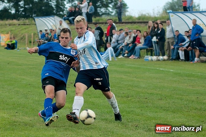 Zdjęcie w galerii na portalu naszraciborz.pl: Puchar Wójta: Samborowice zrobiły miazgę z Pietrowic. Trofeum w rękach Pawłowa wiadomości z regionu