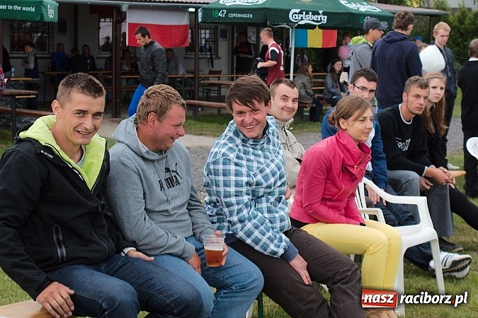 Zdjęcie w galerii na portalu naszraciborz.pl: Puchar Wójta: Samborowice zrobiły miazgę z Pietrowic. Trofeum w rękach Pawłowa wiadomości z regionu