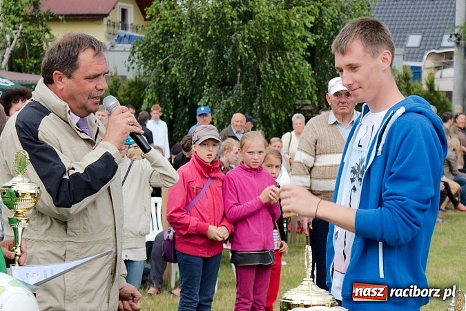 Zdjęcie w galerii na portalu naszraciborz.pl: Puchar Wójta: Samborowice zrobiły miazgę z Pietrowic. Trofeum w rękach Pawłowa wiadomości z regionu