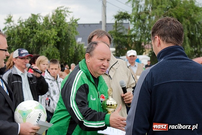 Zdjęcie w galerii na portalu naszraciborz.pl: Puchar Wójta: Samborowice zrobiły miazgę z Pietrowic. Trofeum w rękach Pawłowa wiadomości z regionu
