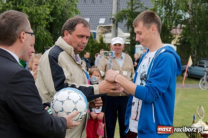 Zdjęcie w galerii na portalu naszraciborz.pl: Puchar Wójta: Samborowice zrobiły miazgę z Pietrowic. Trofeum w rękach Pawłowa wiadomości z regionu