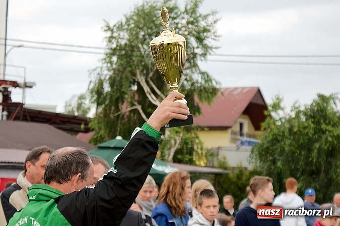 Zdjęcie w galerii na portalu naszraciborz.pl: Puchar Wójta: Samborowice zrobiły miazgę z Pietrowic. Trofeum w rękach Pawłowa wiadomości z regionu