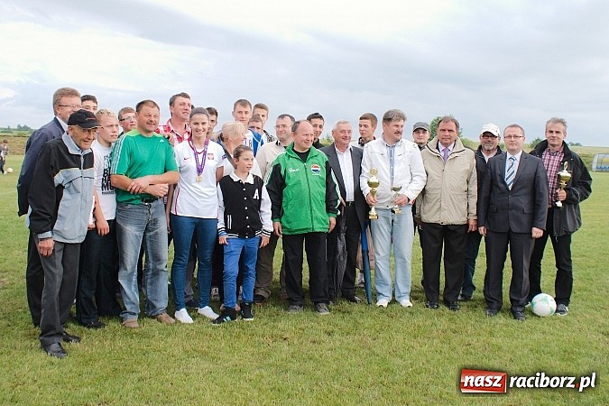 Zdjęcie w galerii na portalu naszraciborz.pl: Puchar Wójta: Samborowice zrobiły miazgę z Pietrowic. Trofeum w rękach Pawłowa wiadomości z regionu