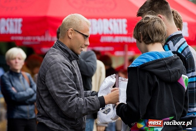 Zdjęcie w galerii na portalu naszraciborz.pl: 50-lecie awansu Unii Racibórz do I ligi. Piknik sportowy na Srebrnej wiadomości z regionu