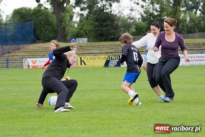 Zdjęcie w galerii na portalu naszraciborz.pl: 50-lecie awansu Unii Racibórz do I ligi. Piknik sportowy na Srebrnej wiadomości z regionu