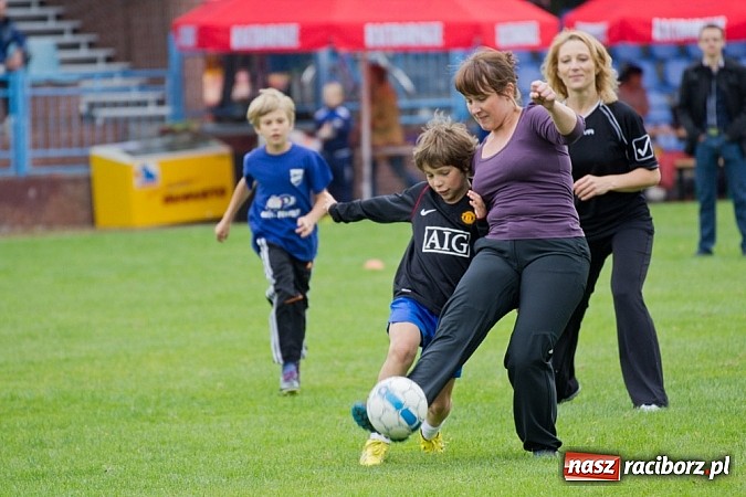 Zdjęcie w galerii na portalu naszraciborz.pl: 50-lecie awansu Unii Racibórz do I ligi. Piknik sportowy na Srebrnej wiadomości z regionu