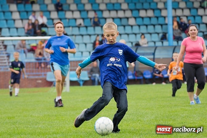 Zdjęcie w galerii na portalu naszraciborz.pl: 50-lecie awansu Unii Racibórz do I ligi. Piknik sportowy na Srebrnej wiadomości z regionu